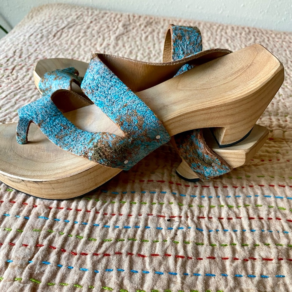 Cydwoq Revolt Wooden Clog in Size 37.